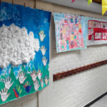 centre scolaire du pré des agneaux expression artistique couloir exposition