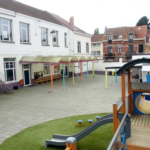 Ecole du Champ des Tournesols jette primaire spécialisé type 8 récréation